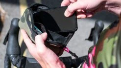 Tus Cosas Protegidas En Ruta Con Muc Off Essentials! 13 Tus Cosas Protegidas En Ruta Con Muc Off Essentials! -EBikes Accesorios Bolsa MUC OFF Essentials 5 2