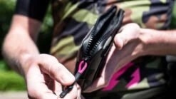 Tus Cosas Protegidas En Ruta Con Muc Off Essentials! 13 Tus Cosas Protegidas En Ruta Con Muc Off Essentials! -EBikes Accesorios Bolsa MUC OFF Essentials 6 1