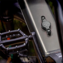 Muc-Off Secure Tag Holder Porta AirTag 2.0 - Endubikes -EBikes Accesorios Muc Off Secure Tag Holder porta AirTag 2.0 2